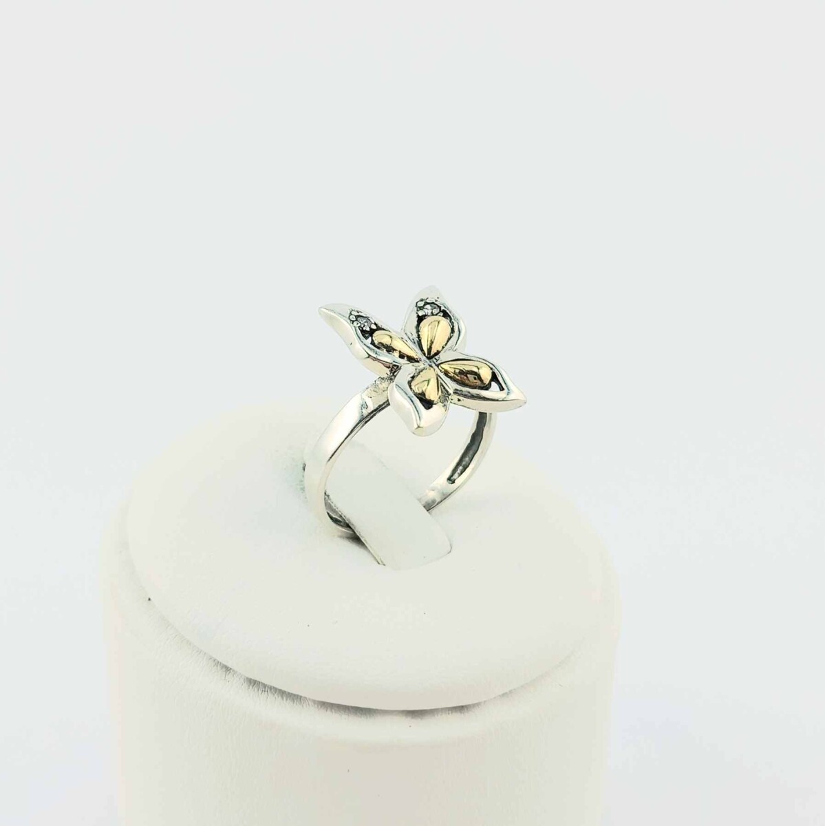 Anillo de Plata 925 con double de Oro 18k. Mariposa. 