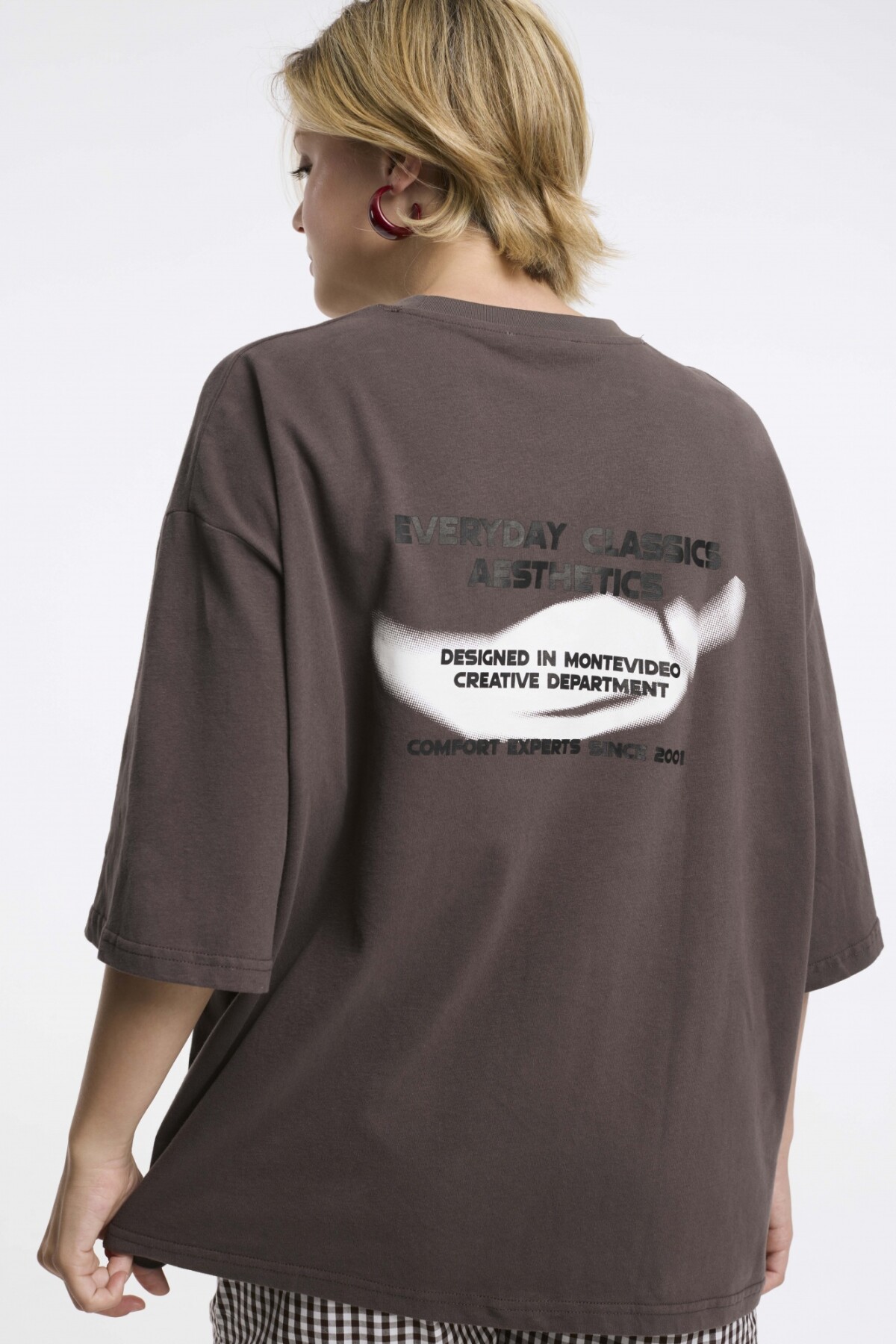 Remera Six Gris Oscuro