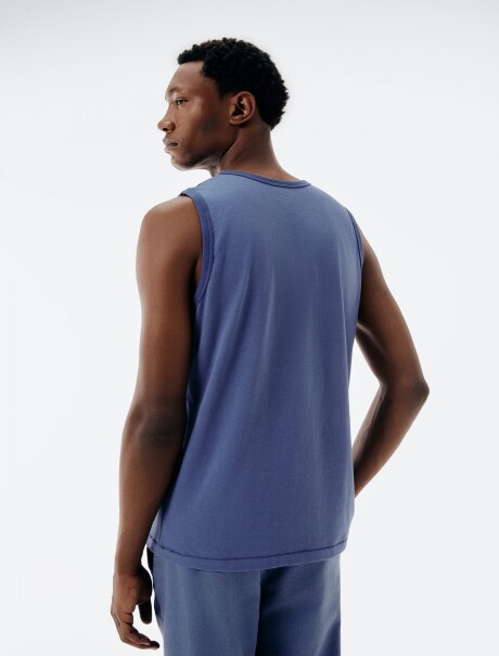 MUSCULOSA CON ESTAMPA AZUL