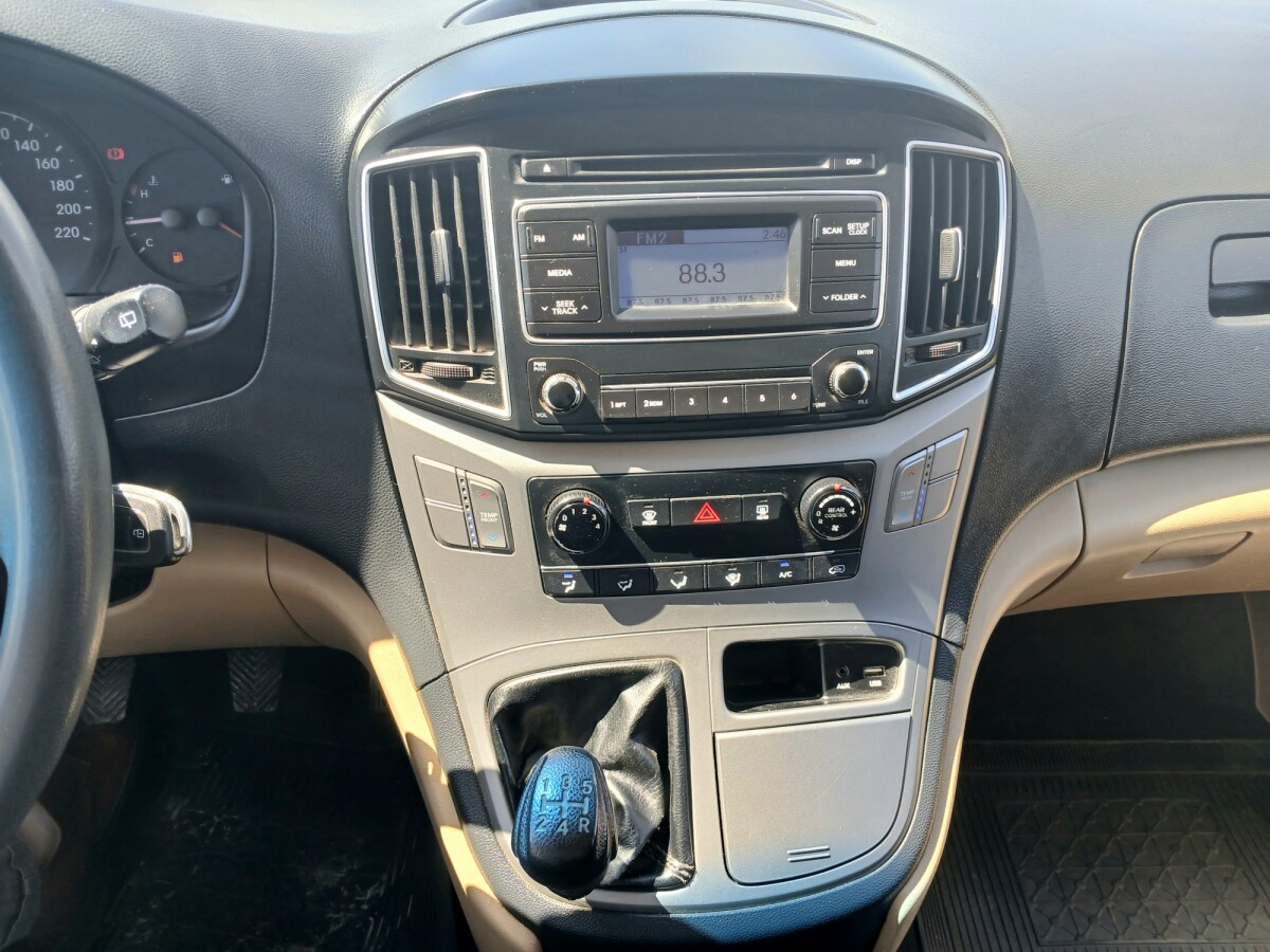 Hyundai H-1 Minibus 2.4 12 Pasajeros Extra Full Hyundai H-1 Minibus 2.4 12 Pasajeros Extra Full