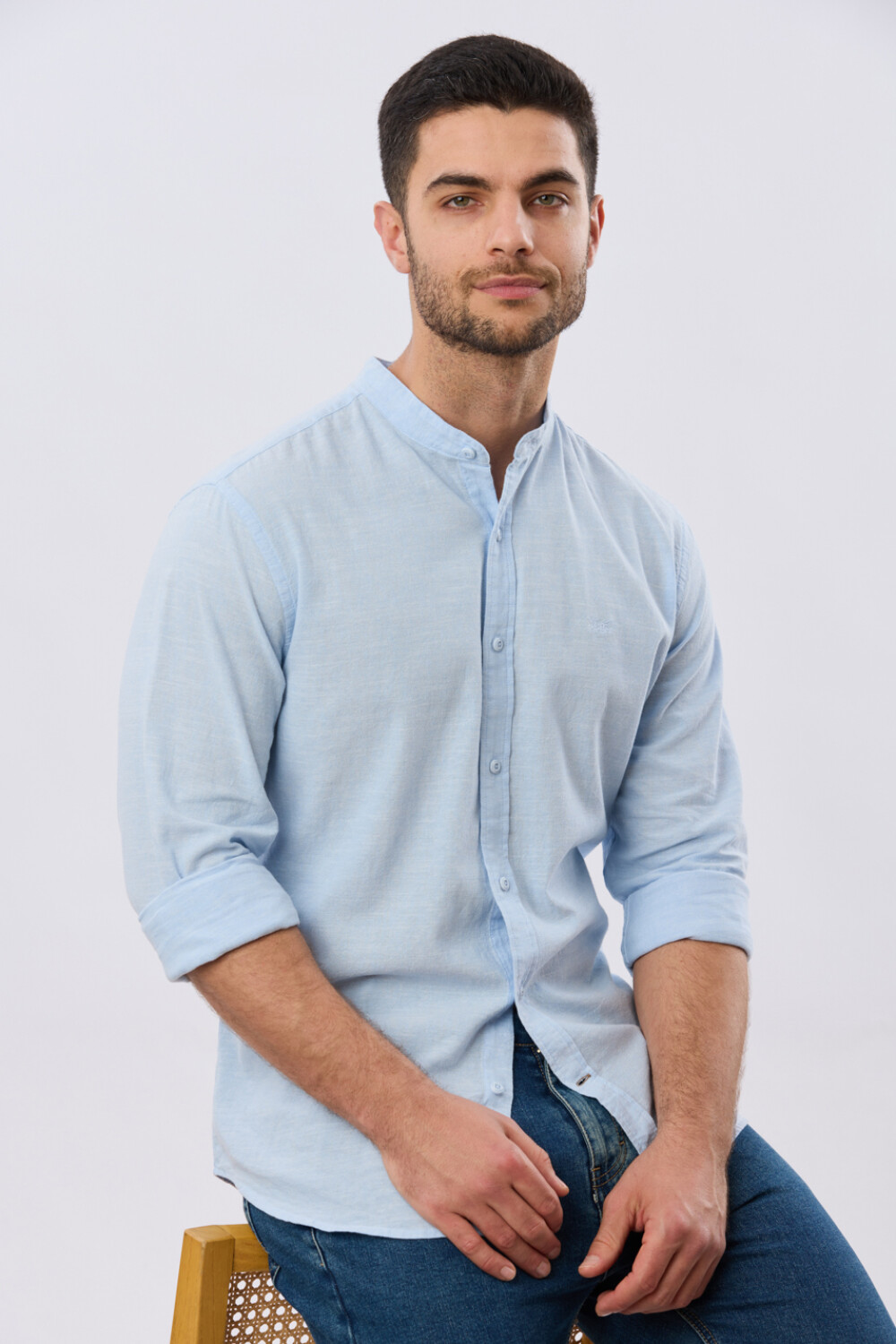 CAMISA LISA DE LINO CUELLO MAO Celeste