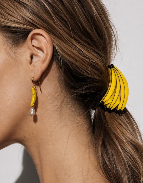 Aros Colgantes Cortos Color Aros Asimétricos Bananas Y Frutillas - Dorado