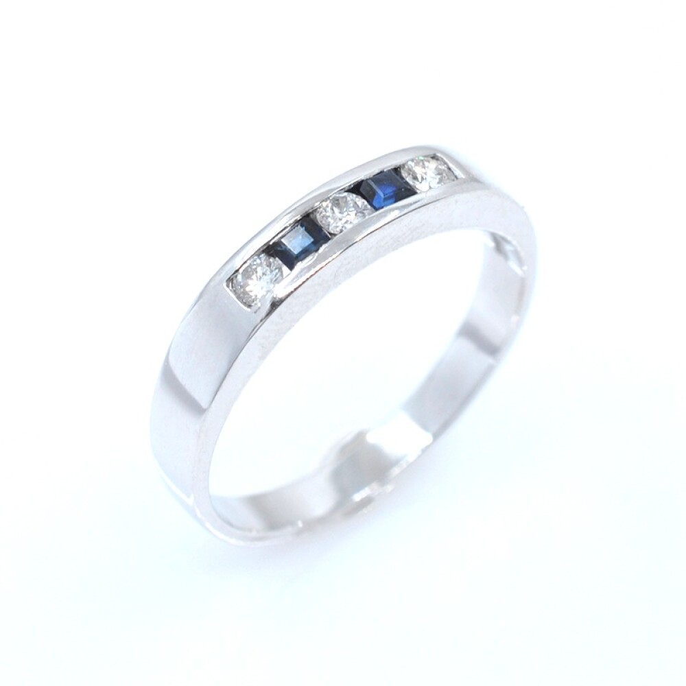 Anillo en oro 18k blanco, zafiros y brillantes Anillo en oro 18k blanco, zafiros y brillantes