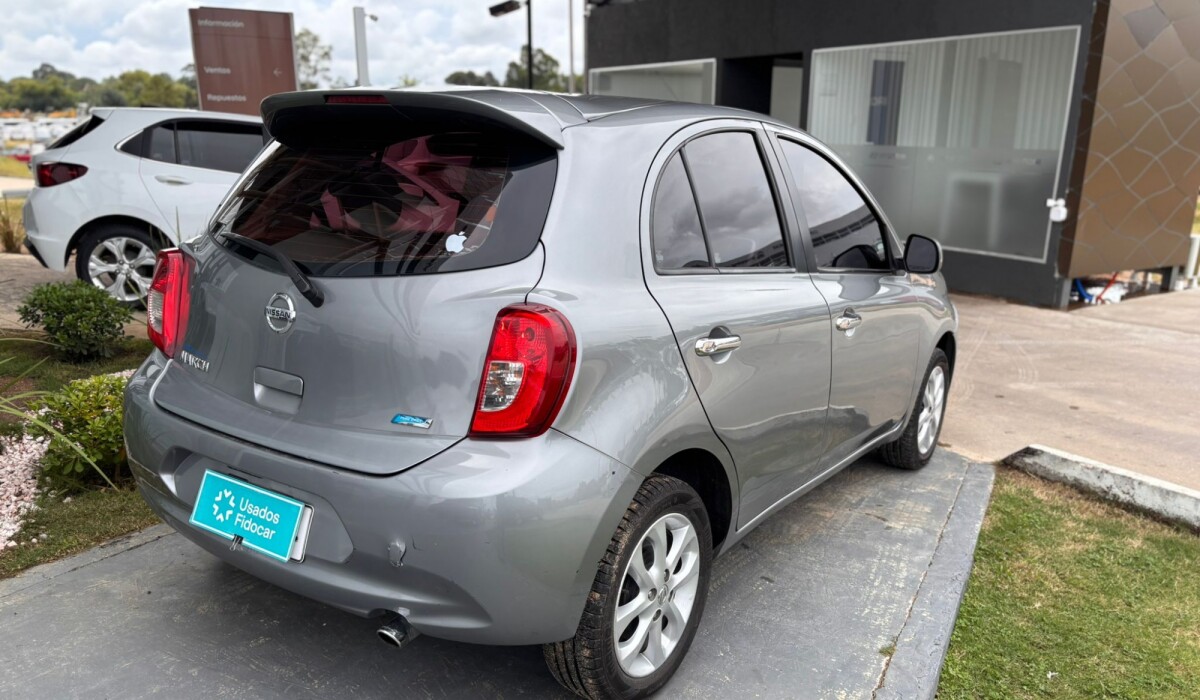 Nissan March Extra Full - 2014 Nissan March Extra Full - 2014