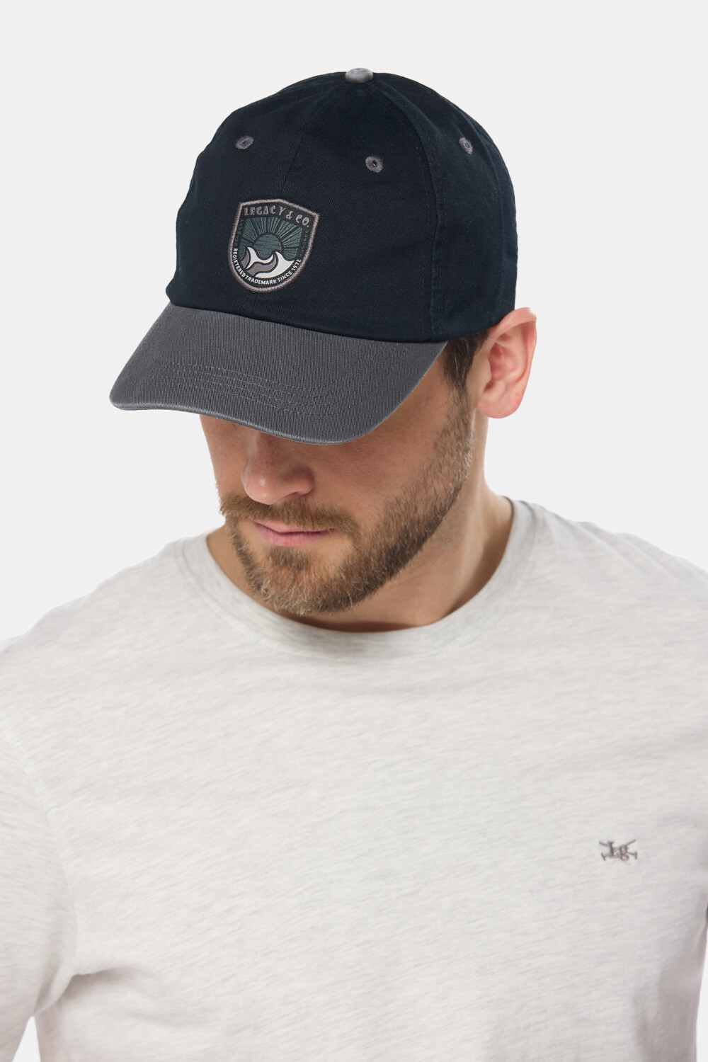 GORRO VISERA DE LONA CON PARCHE TEJIDO Negro