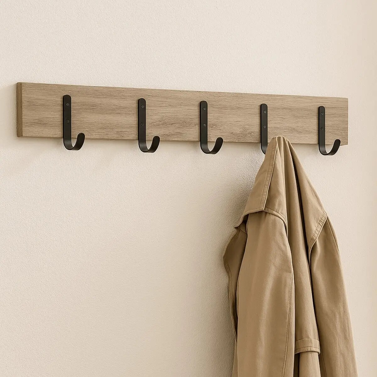 Perchero simple con 5 ganchos - MADERA/NEGRO 