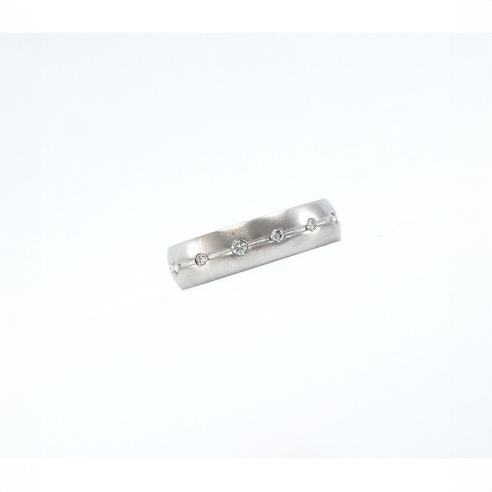 ANILLO SIN FIN EN ORO 18K BLANCO Y BRILLANTES ANILLO SIN FIN EN ORO 18K BLANCO Y BRILLANTES