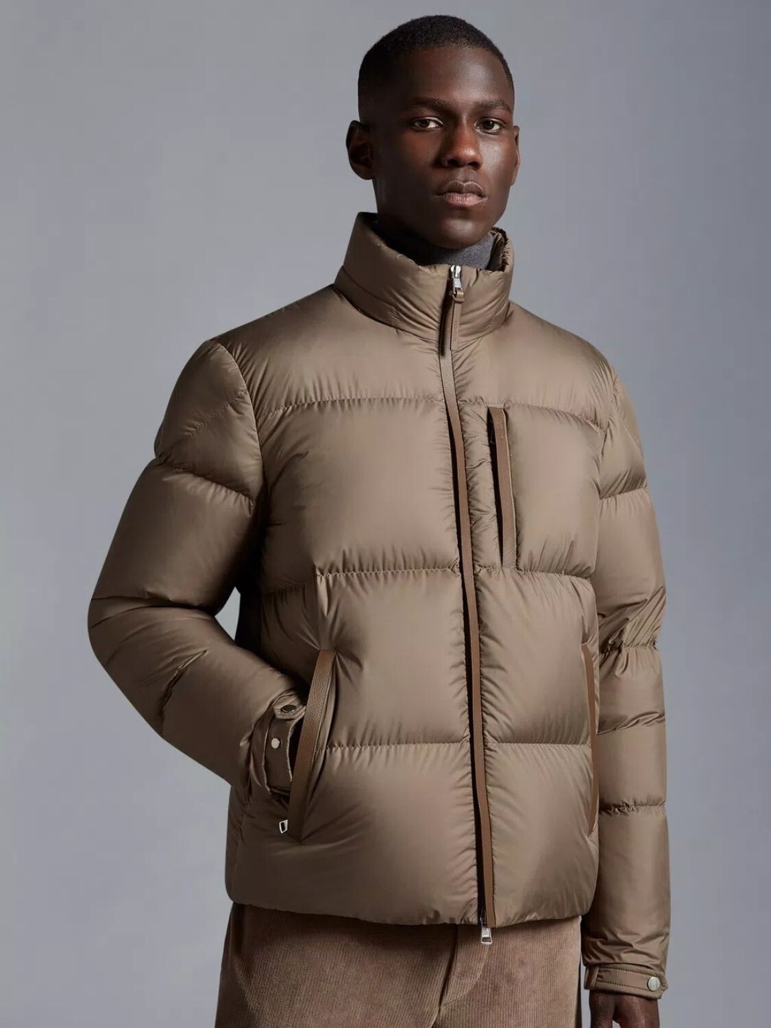Moncler -Chaqueta con capucha oculta rellena de plumas, BESBRE Marrón
