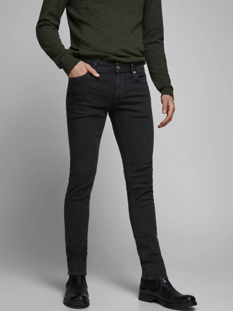 Jeans skinny fit negro, modelo cinco bolsillos - Black Denim 
