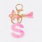 Llavero de letras S rosa