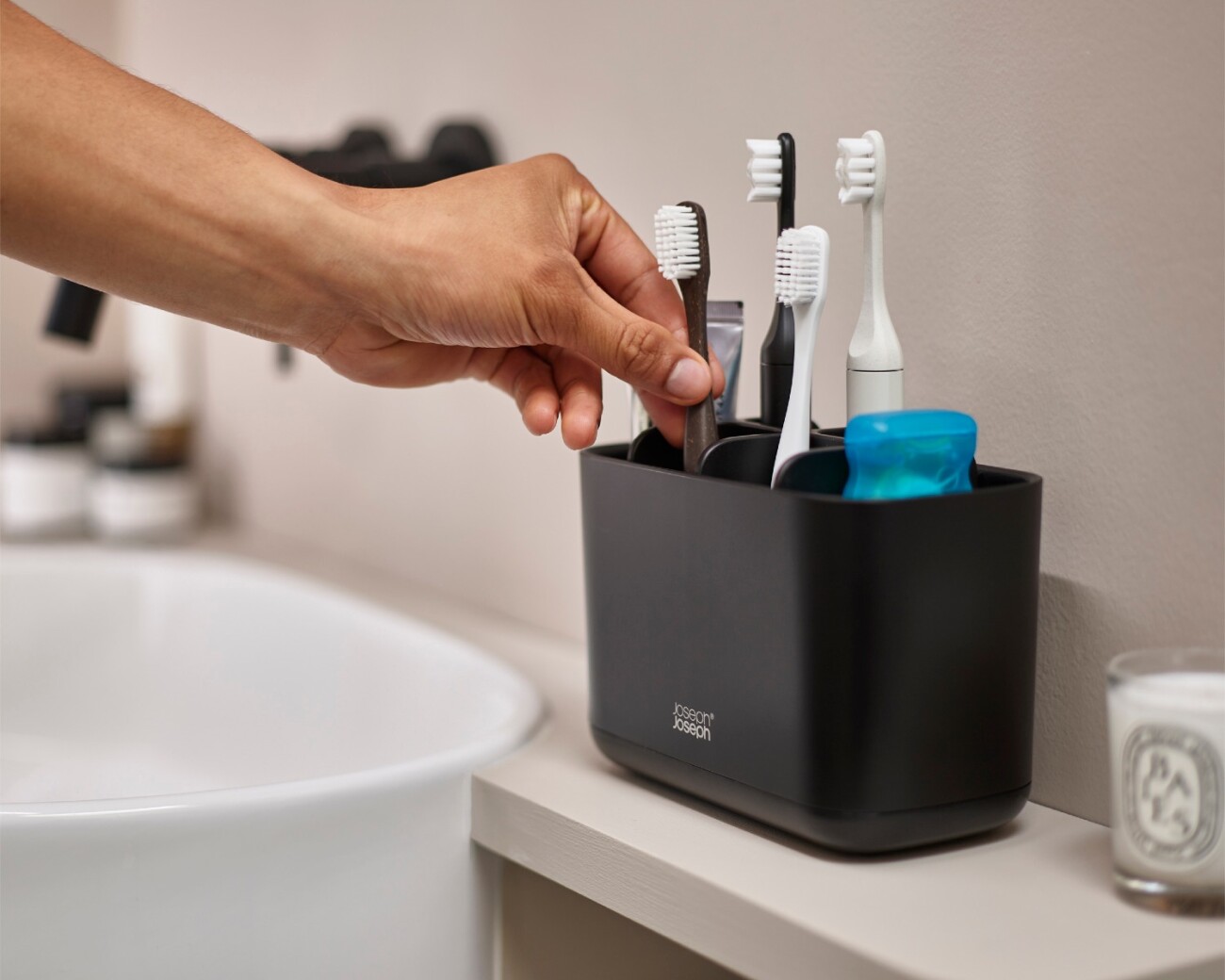 Organizador Grande para Cepillos de Dientes Joseph Joseph EasyStore™ Negro Mate - PREVENTA Organizador Grande para Cepillos de Dientes Joseph Joseph EasyStore™ Negro Mate - PREVENTA