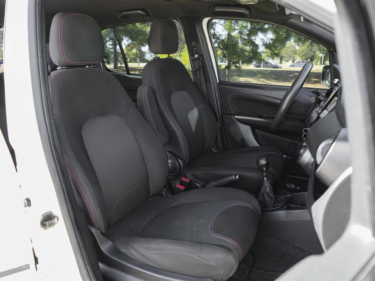 Fiat Uno Evo Sporting 1.4 Extra Full | Permuta / Financia Fiat Uno Evo Sporting 1.4 Extra Full | Permuta / Financia