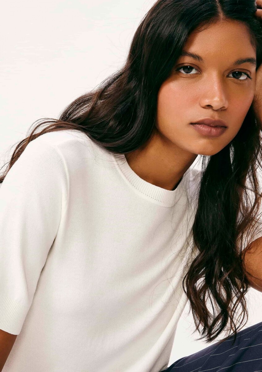 BLUSA DE MANGA CORTA EN PUNTO - BEIGE 