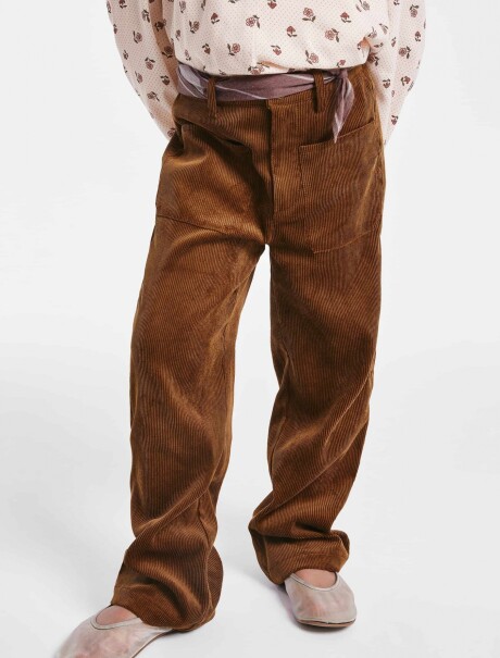 PANTALÓN DE PANA CON BOLSILLOS MARRÓN