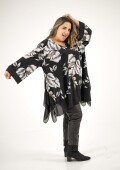 Blusa over size de viscosa elastizada, de base negra. Visón