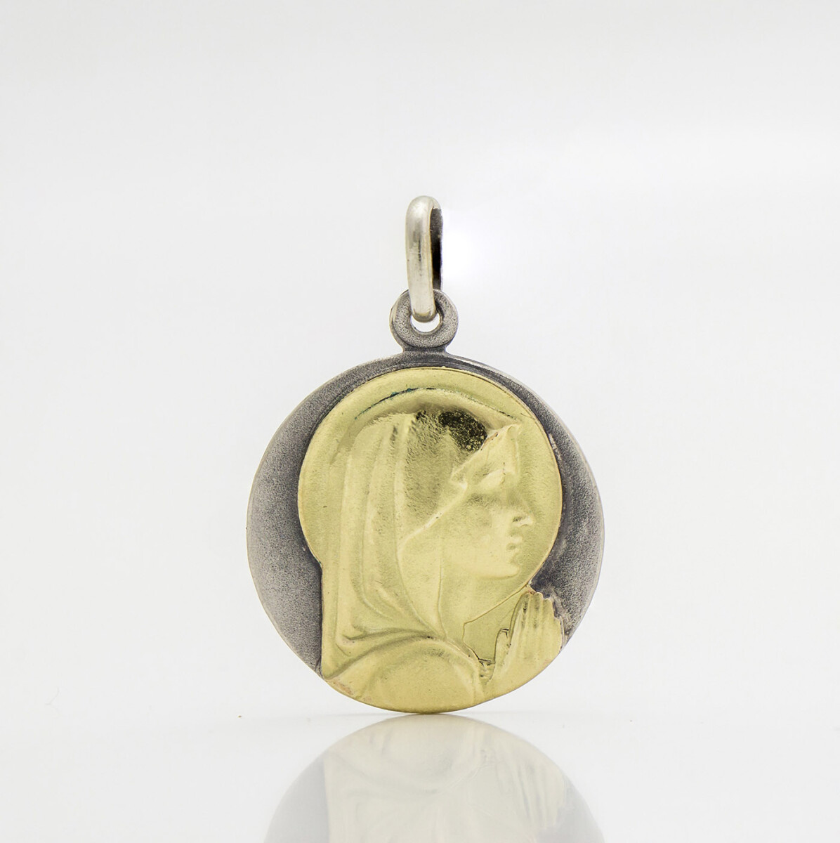 Medalla religiosa virgen niña de plata 900 y oro 18k., 2cm. 