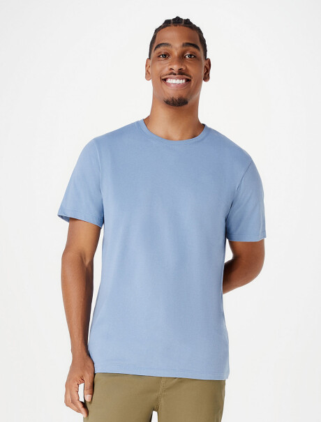 CAMISETAS BÁSICAS REGULAR WORLD AZUL CLARO