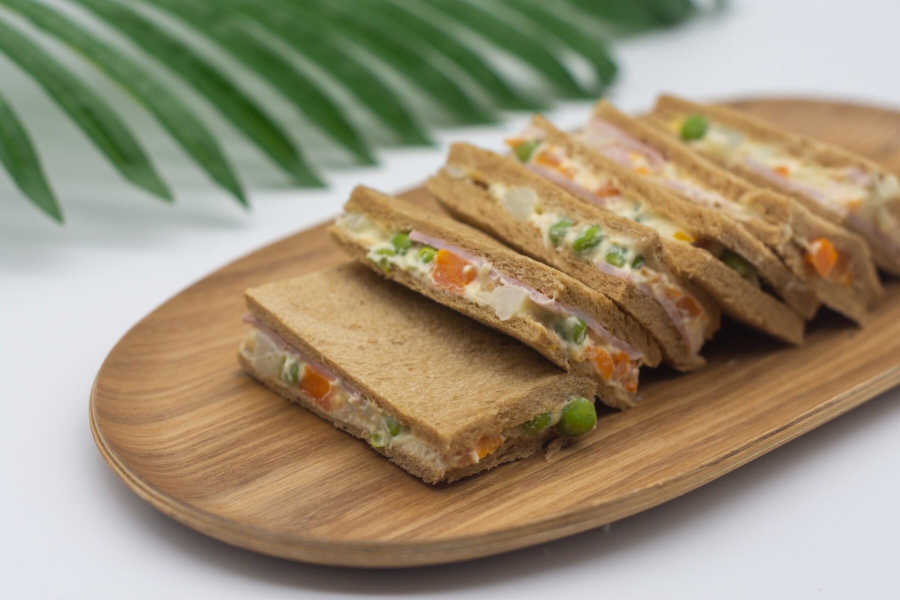 6 Sándwiches de Ensalada Rusa en Pan Negro de Copetín - 000 