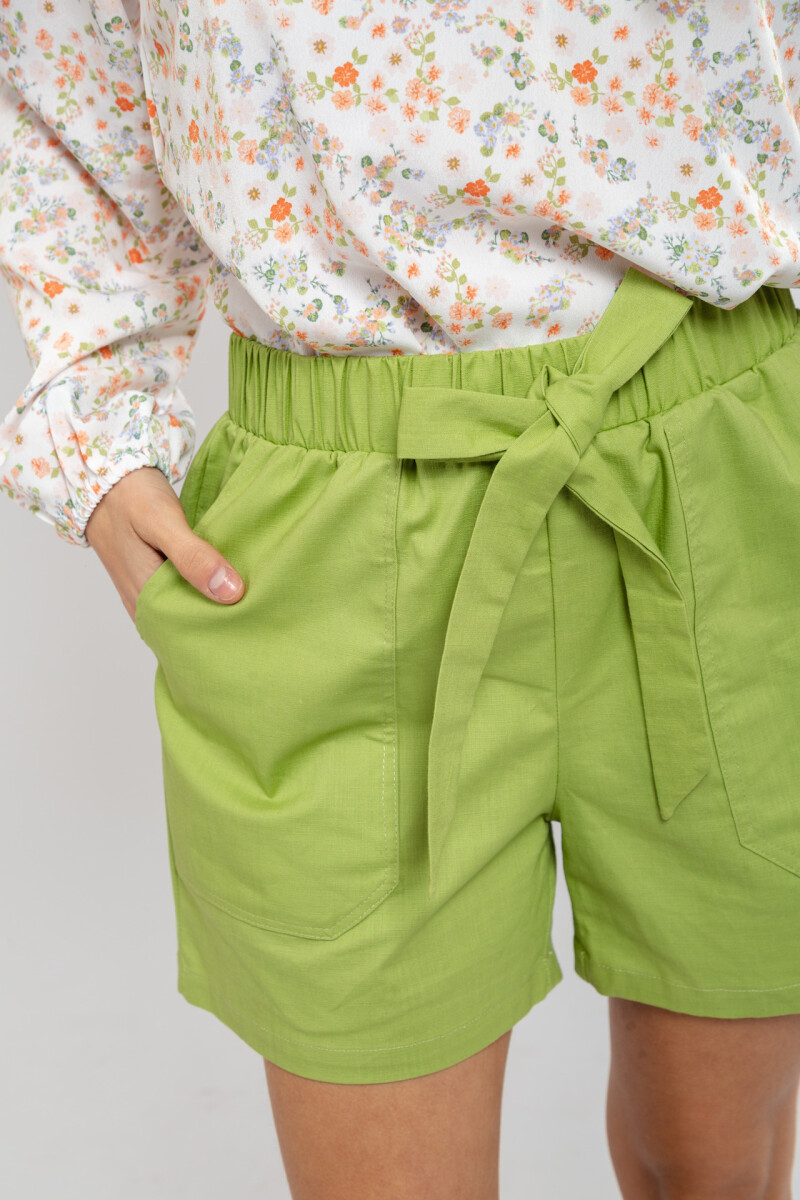 SHORT TIRO ALTO CON MOÑO VERDE