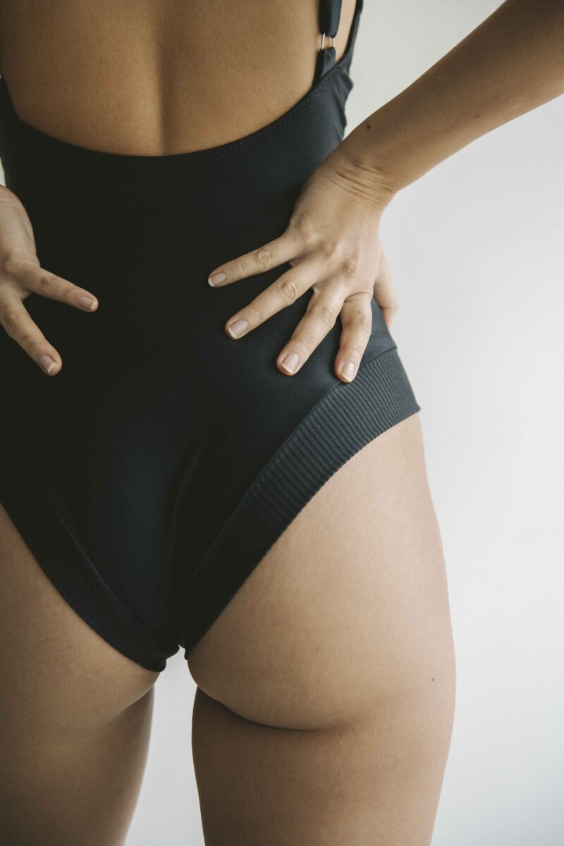 Malla Nina – Traje de baño de tejido italiano con filtro UV+50 Negro