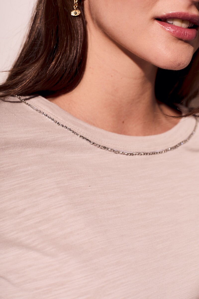 Remera Algodón Escote Metalizado Gris