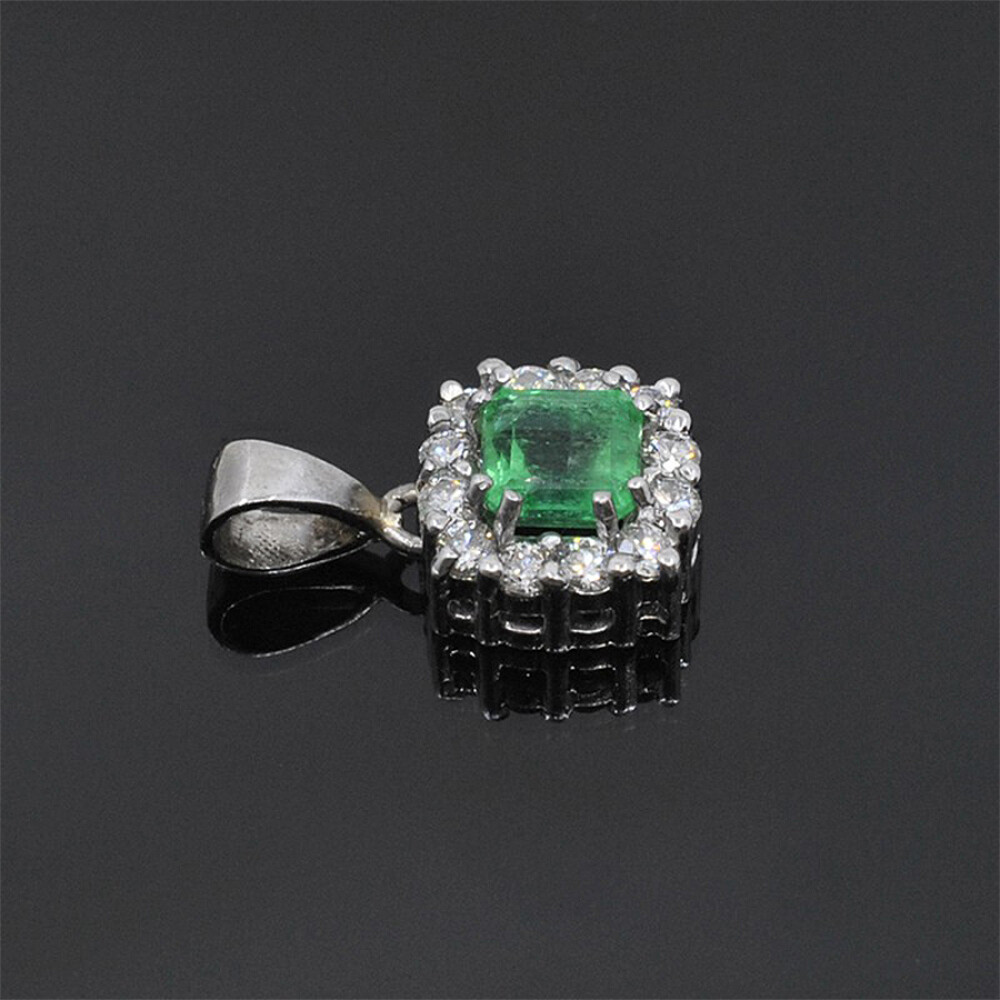 Dije en Oro Blanco 18K , Brillantes Y Esmeraldas Dije en Oro Blanco 18K , Brillantes Y Esmeraldas