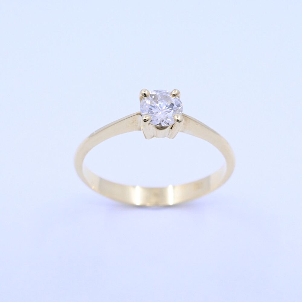 Anillo solitario oro 18k y brillante engarce 4 puntas. Anillo solitario oro 18k y brillante engarce 4 puntas.