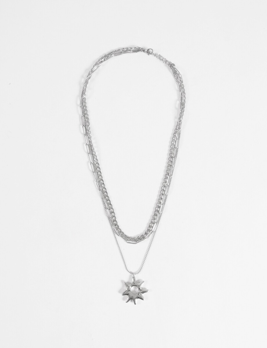 Collar triple cadena dije sol acero - plateado 