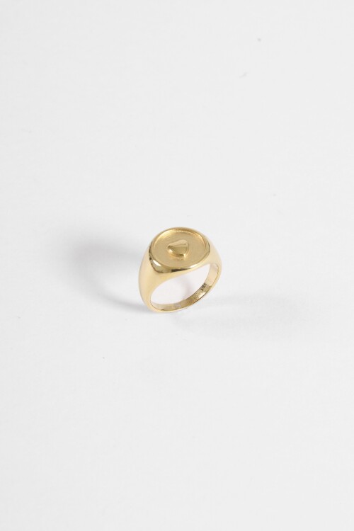 Anillo acero sello cora dorado