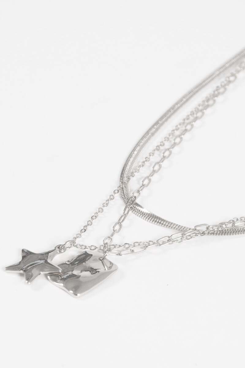 Collar triple cadena dijes plateado