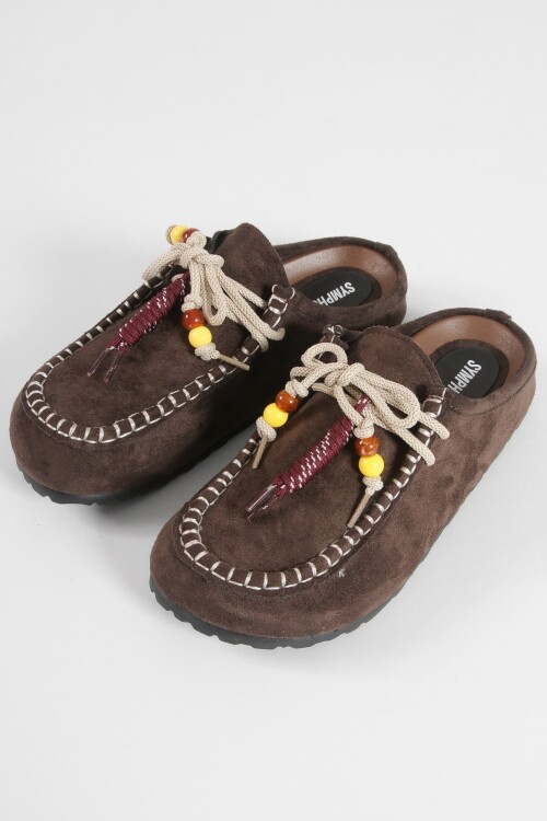 Mocasines con mostacillas marrón