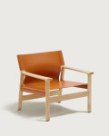 Butaca Jan de fibras de cuero reciclado marrón claro y madera maciza de fresno con acabado tono natural FSC 100%