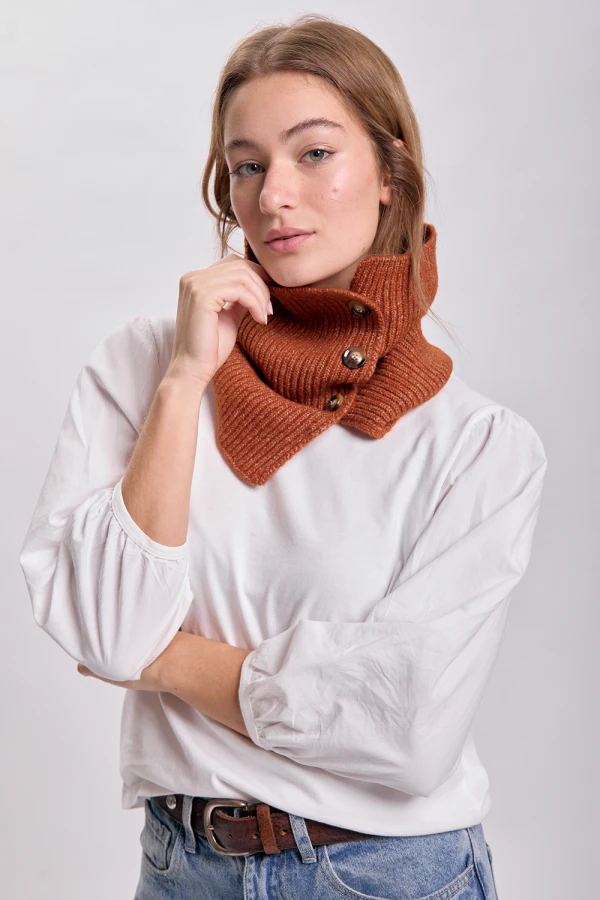 Cuello punto con botones Terracota