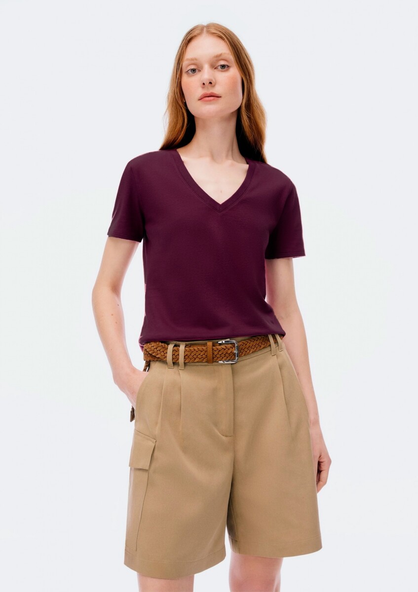 CAMISETA BÁSICA CUELLO EN V - VIOLETA 