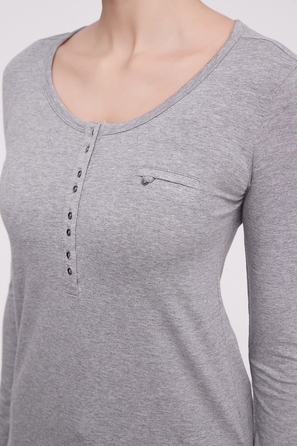 Remera Aman Gris Melange Medio