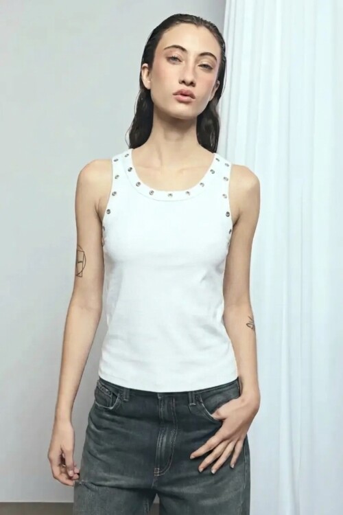 Musculosa con ojalillos PREVENTA blanco