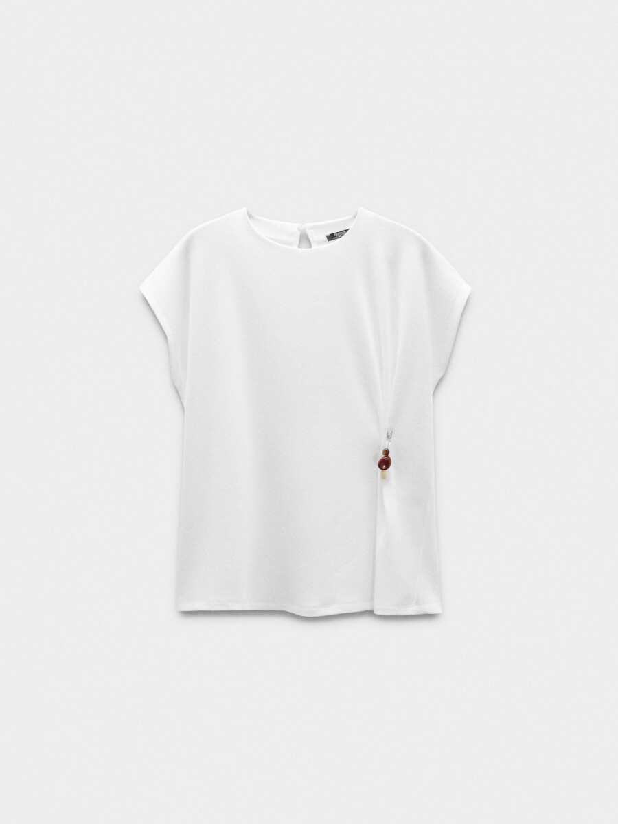 Camiseta Con Detalle Broche blanco