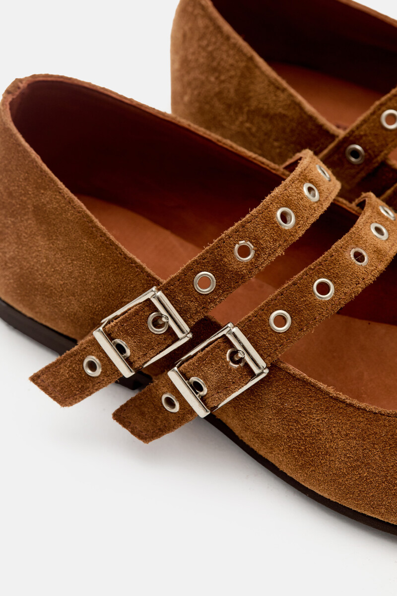 Ballerina Mimi Camel