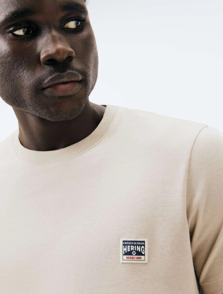 CAMISETA CON ESTAMPA MODELO REGULAR BEIGE