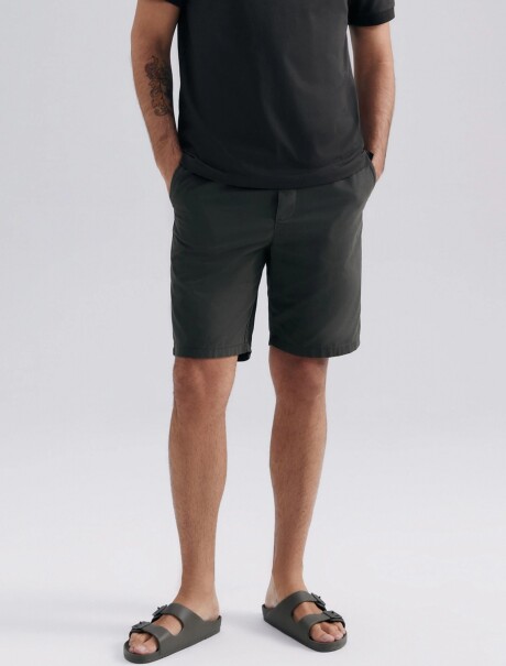 BERMUDA BÁSICA CON CORDÓN VERDE