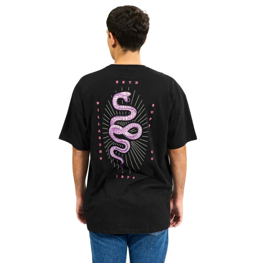 Remera Billabong Serpiente Over - Negro Remera Billabong Serpiente Over - Negro