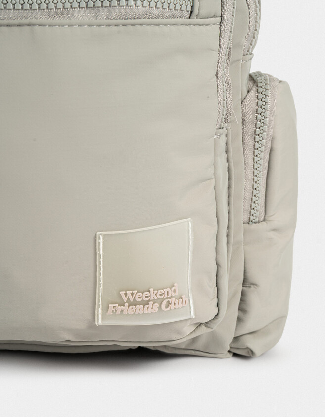 Mochilas Urbanas Mochila Urbana Con Charm - Gris Claro