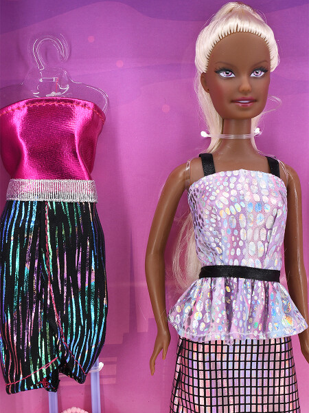 MUÑECA CON ACCESORIOS MULTICOLOR