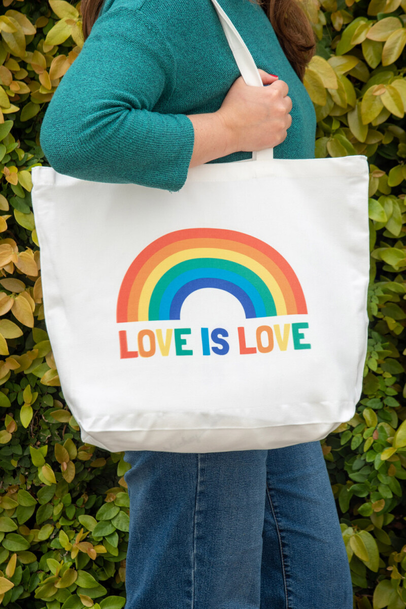 Bolsa estampada pride Love is love arcoiris