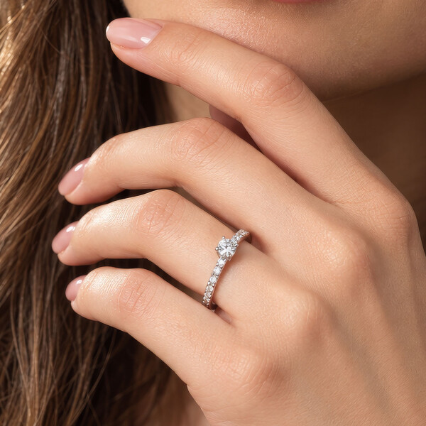 Anillo Ana de Oro Blanco 18k con Brillantes Anillo Ana de Oro Blanco 18k con Brillantes