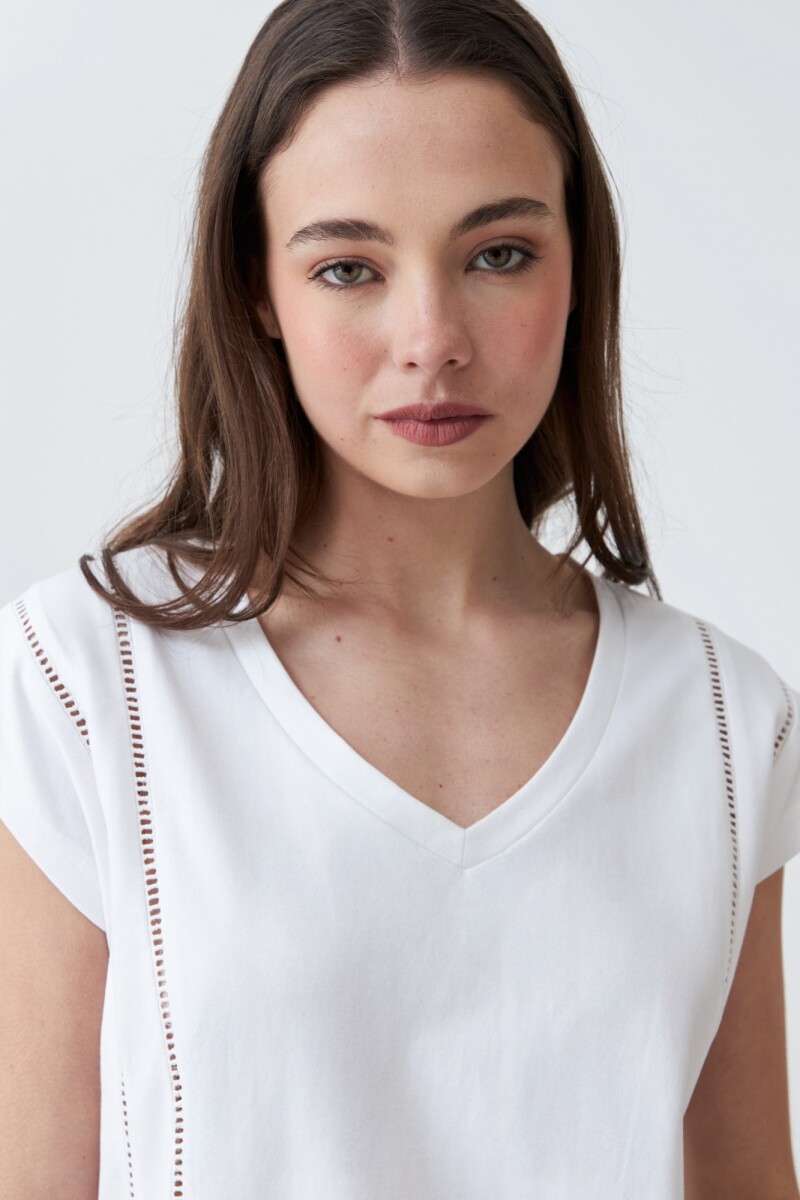 Remera escote en V con vainillas blanco