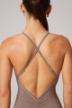 Enterizo Booty Scrunch Pureluxe V-Back Enterizo 4 Mujer Desert Shadows