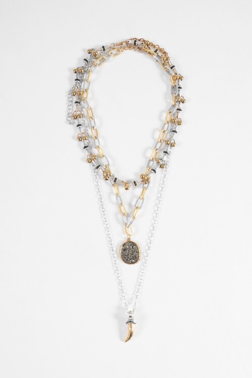 Collar triple cadena dijes multicolor