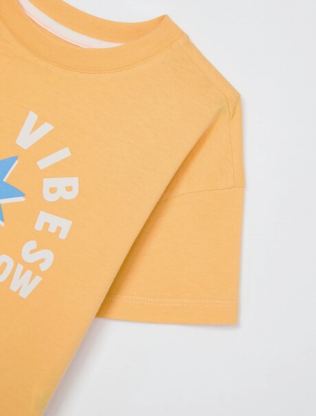 CAMISETA INFANTIL CON ESTAMPA AMARILLO