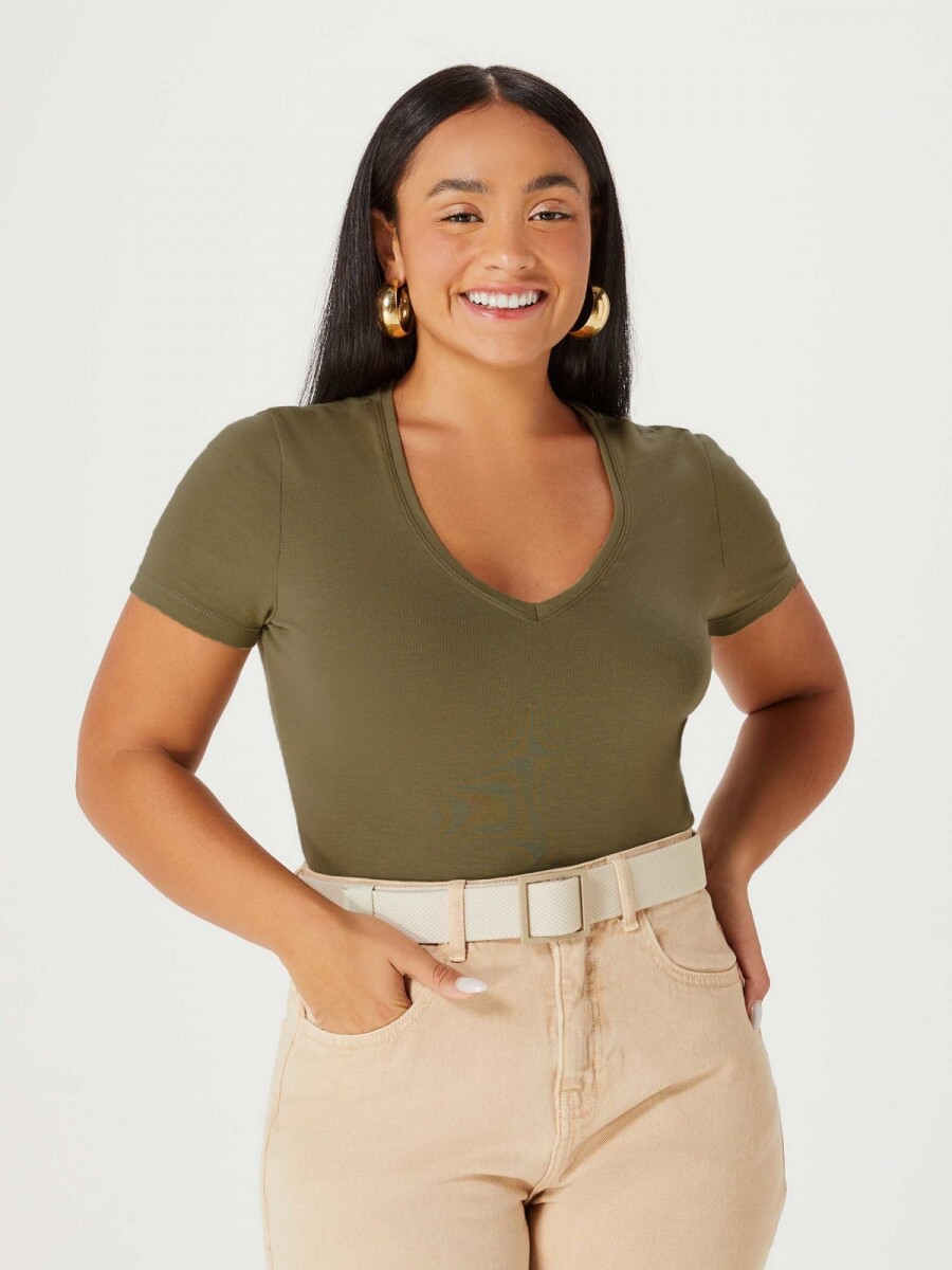 CAMISETA BÁSICA MANGA CORTA CUELLO EN V - VERDE MUSGO 
